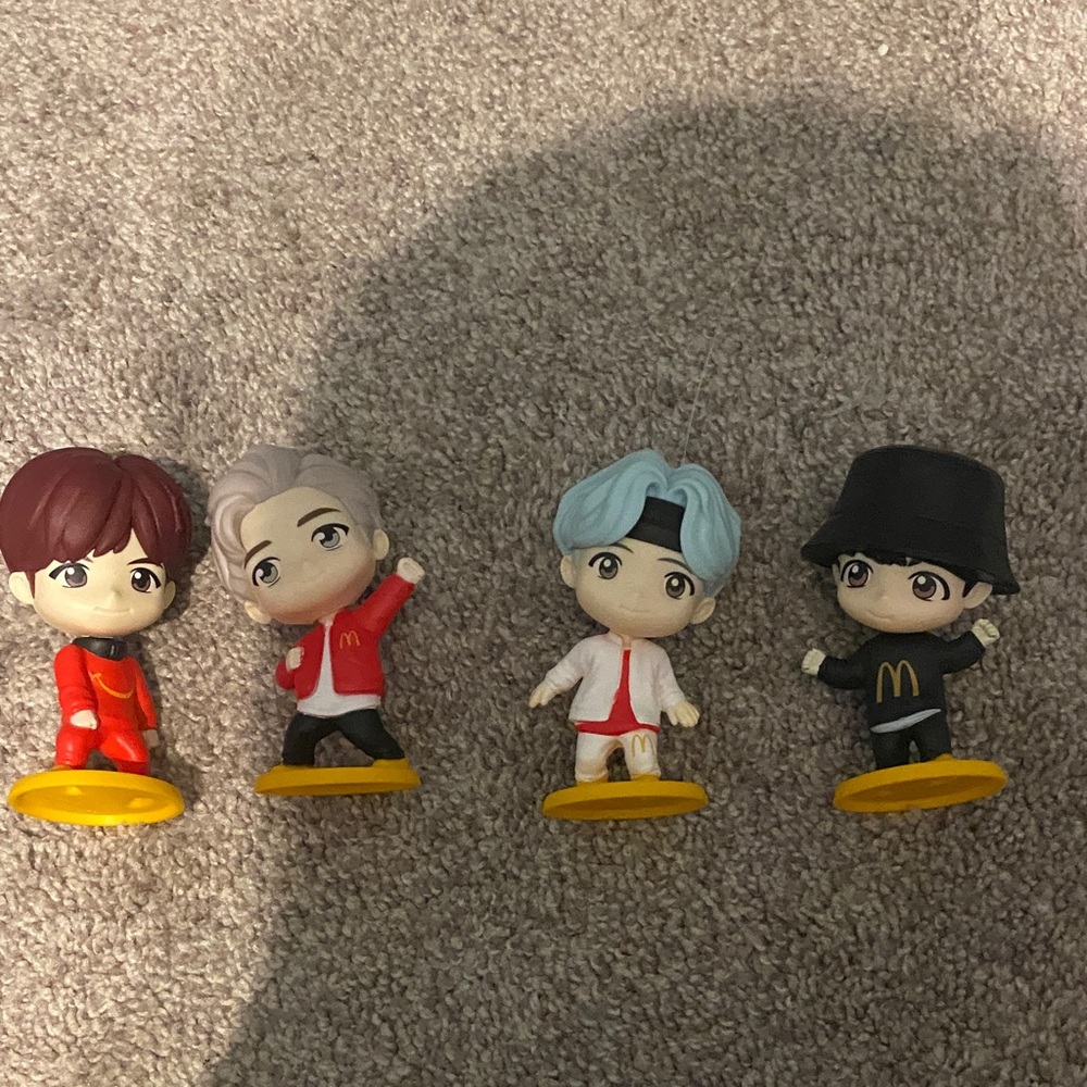 CREATOR OF SWIM - McDonald's BTS Figures Set